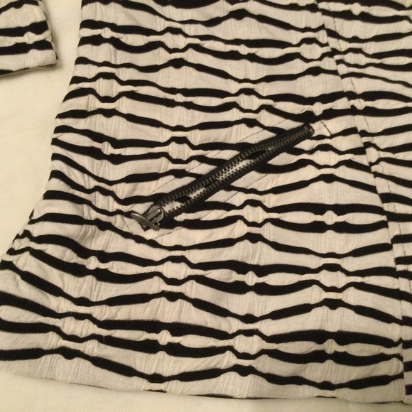 NWT Chicos Jacket with Faux Leather Trim. Size L - Picture 4 of 10